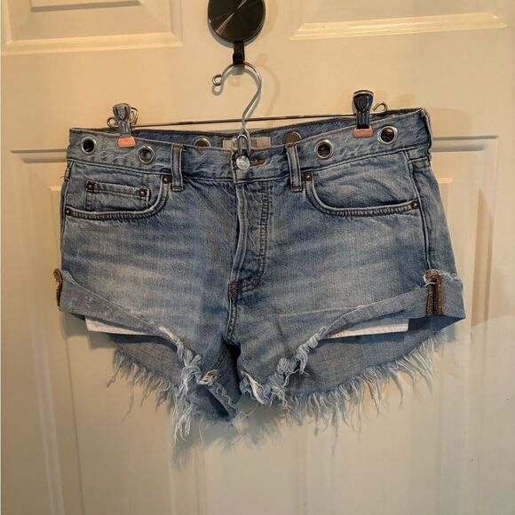 Free People We The Free Relaxed Distressed
Grommet Jean Shorts size 28 - Picture 7 of 7